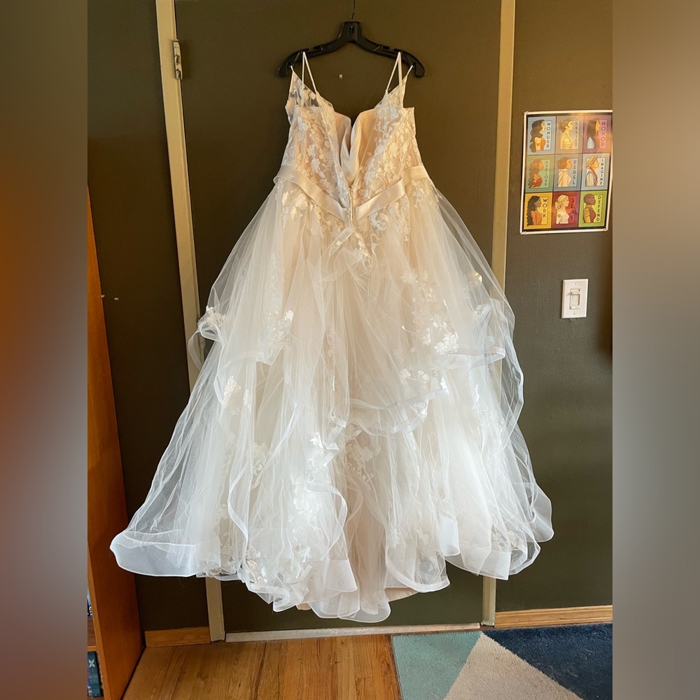 Casablanca Wedding Dress Style BL219 Sweet (Size 24)